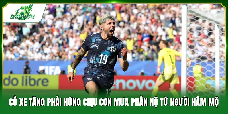 Cỗ xe tăng phải hứng chịu cơn mưa phẫn nộ từ người hâm mộ